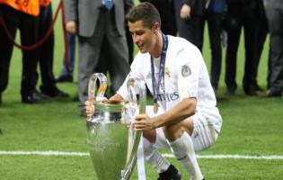 Cristiano Ronaldo meilleur joueur Portugais de l'année Footugal France